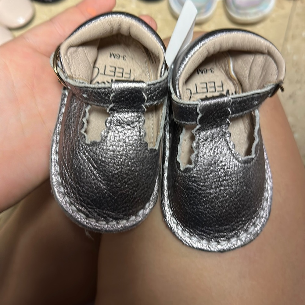 Monkey feet